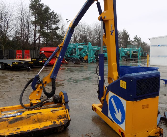 31178498 - Bomford Hawk 6.0 Hedgecutter